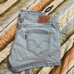Levi’s shorts